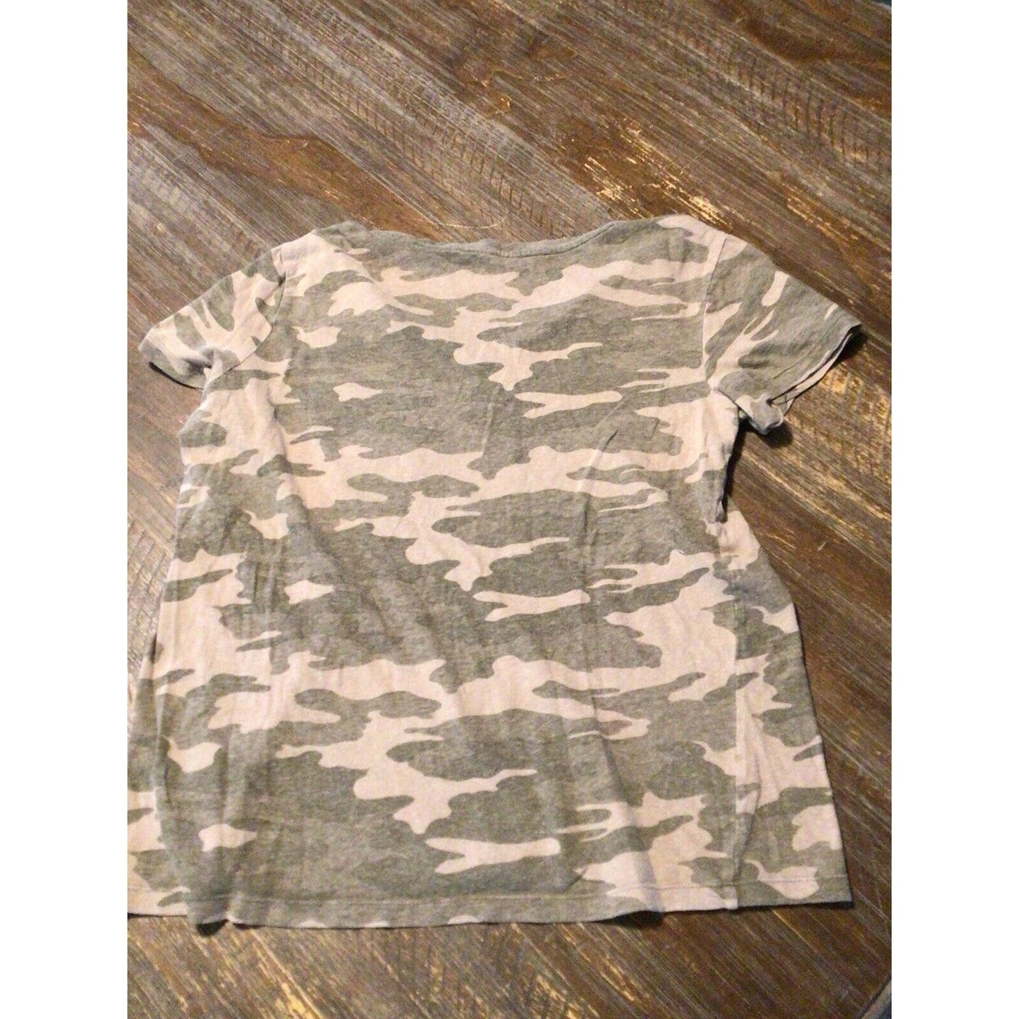 Universal Thread Size S Camo Shirt