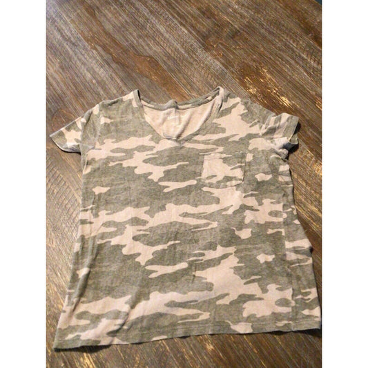 Universal Thread Size S Camo Shirt